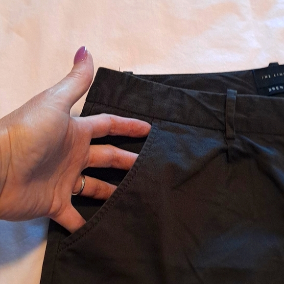 The Limited Drew Fit Size 8 Brown Shorts with Cuff - Picture 3 of 5